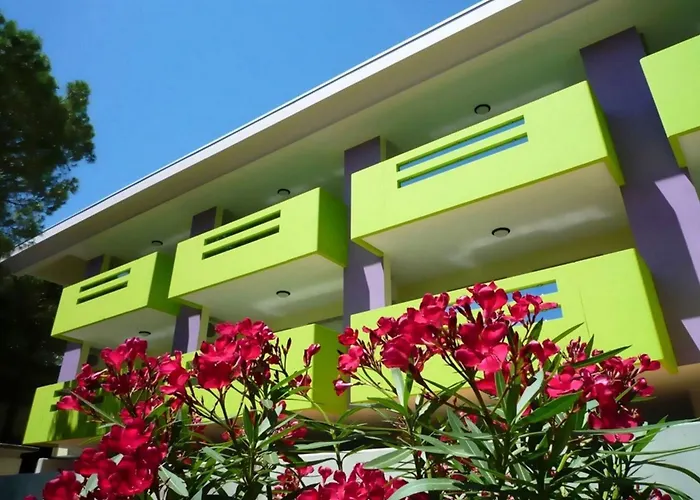 Family By Shops And Sea * ビビオーネ