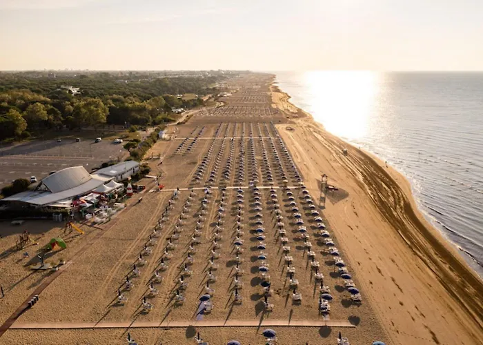 Family By Shops And Sea * ビビオーネ